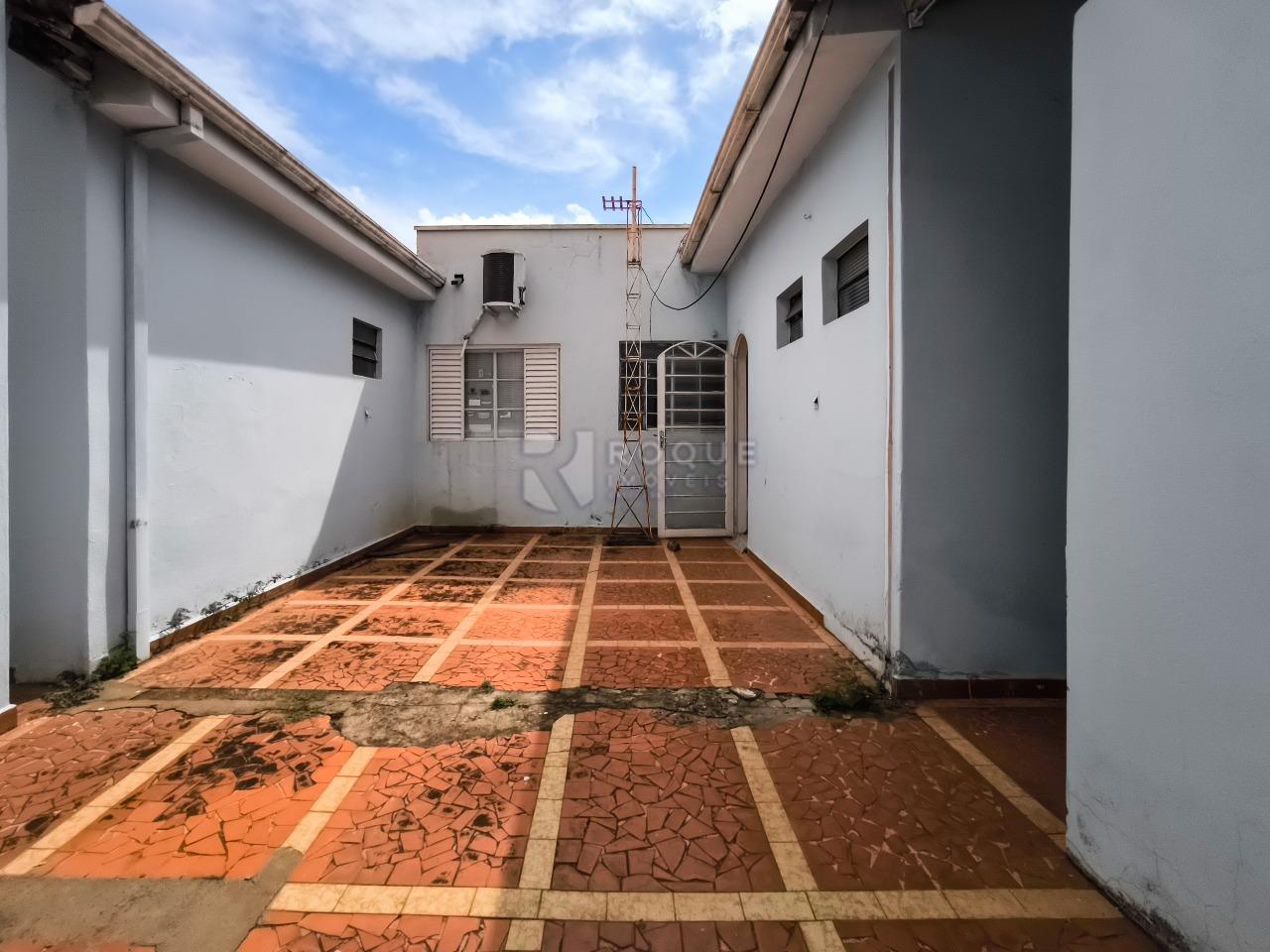 Casa Comercial à venda no bairro Vila Anita: FUNDOS