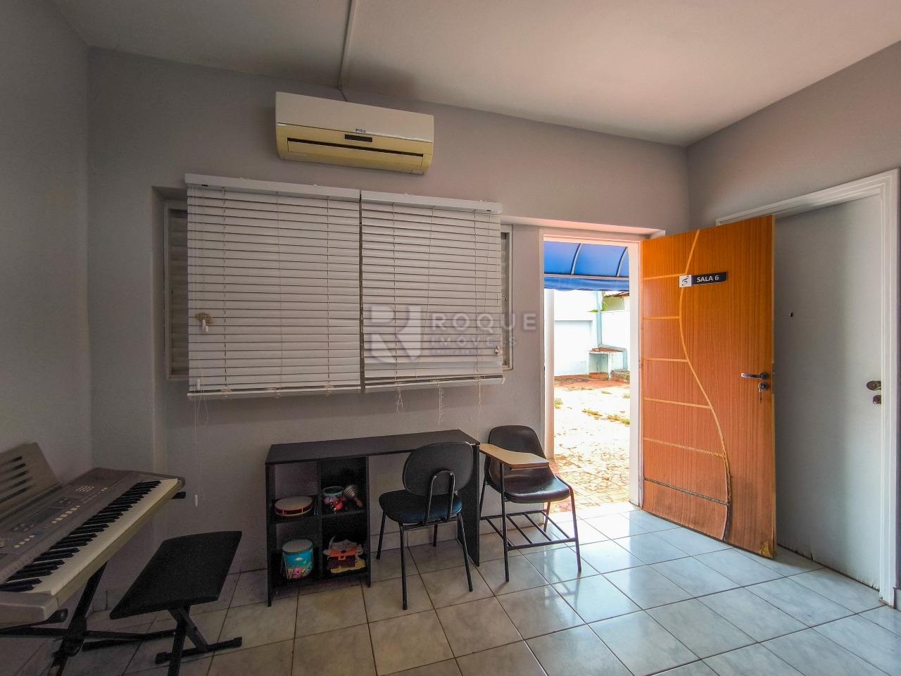 Casa Comercial à venda no bairro Vila Anita: SALA 6