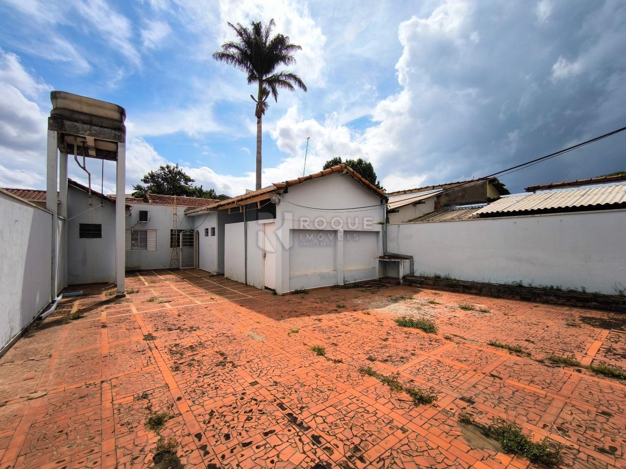 Casa Comercial à venda no bairro Vila Anita: QUINTAL