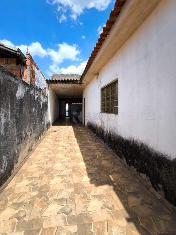 Casa Residencial à venda no bairro Conjunto Habitacional Victor DAndrea: LATERAL EXTERNA