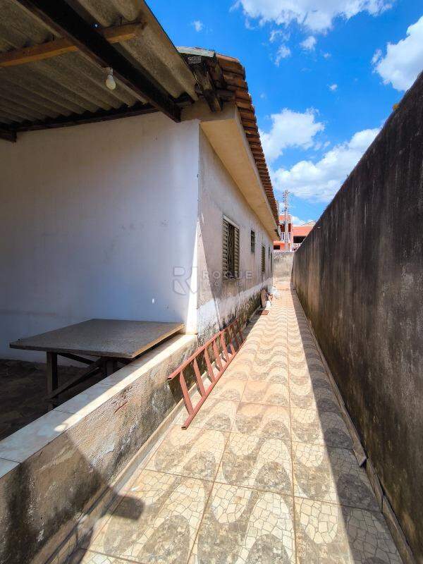 Casa Residencial à venda no bairro Conjunto Habitacional Victor DAndrea: LATERAL EXTERNA
