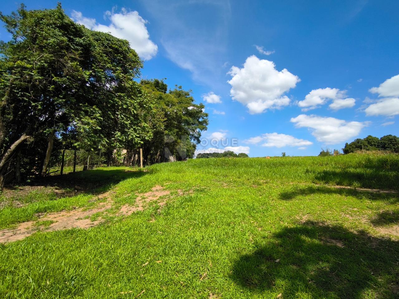 Área à venda no bairro Bairro do Pinhal: 