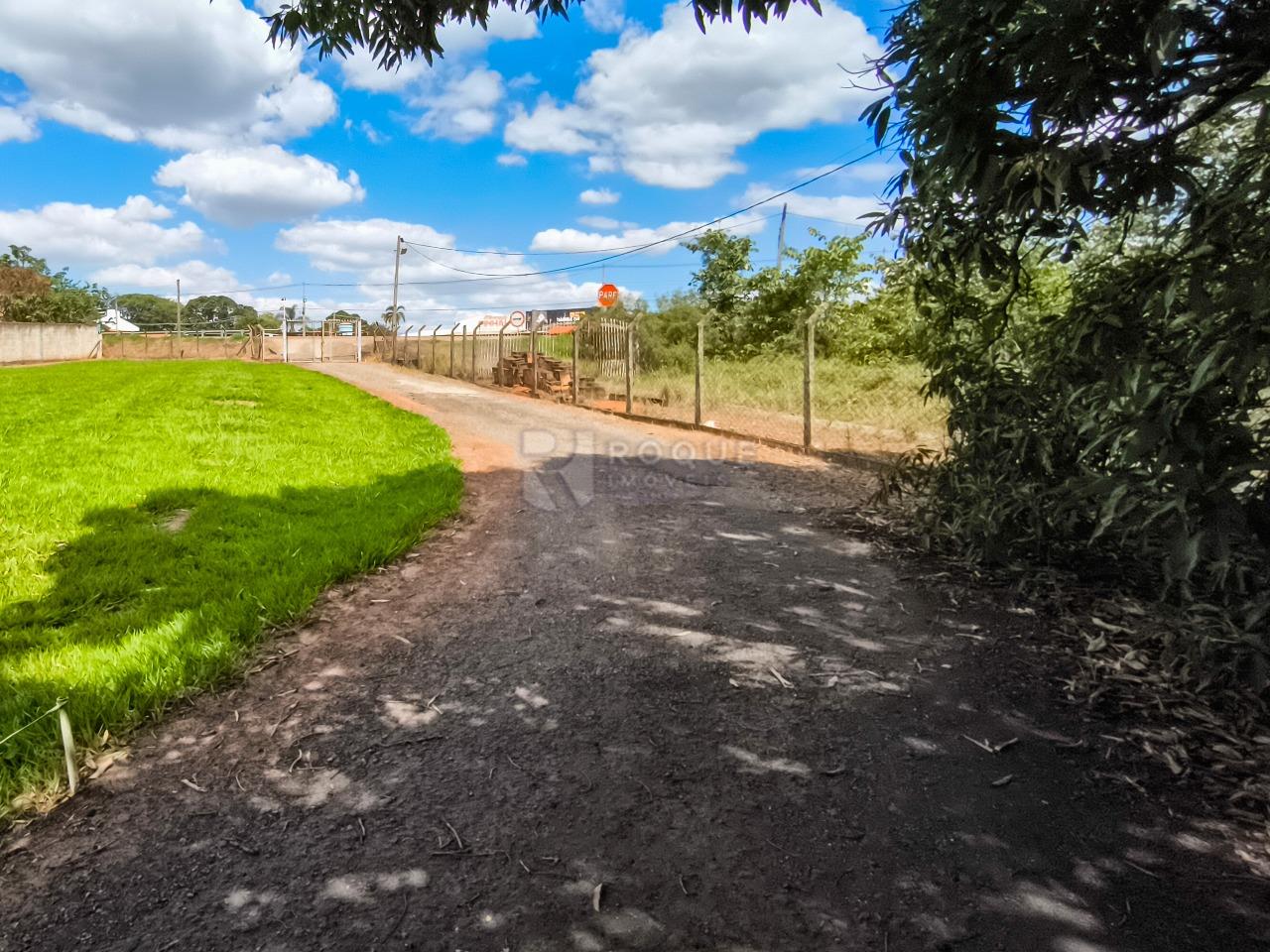 Área à venda no bairro Bairro do Pinhal: ENTRADA