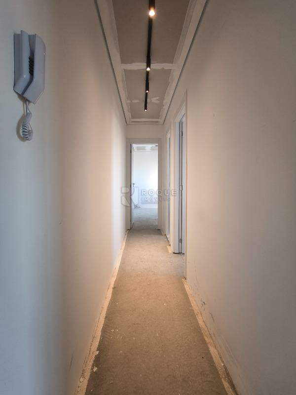 Apartamento à venda no bairro Jardim Esteves: CORREDOR INTERNO