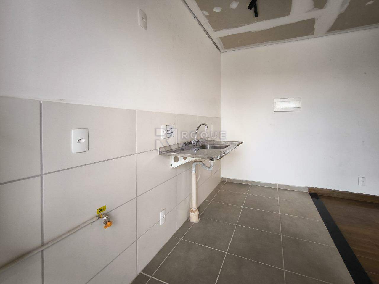 Apartamento à venda no bairro Jardim Esteves: COZINHA