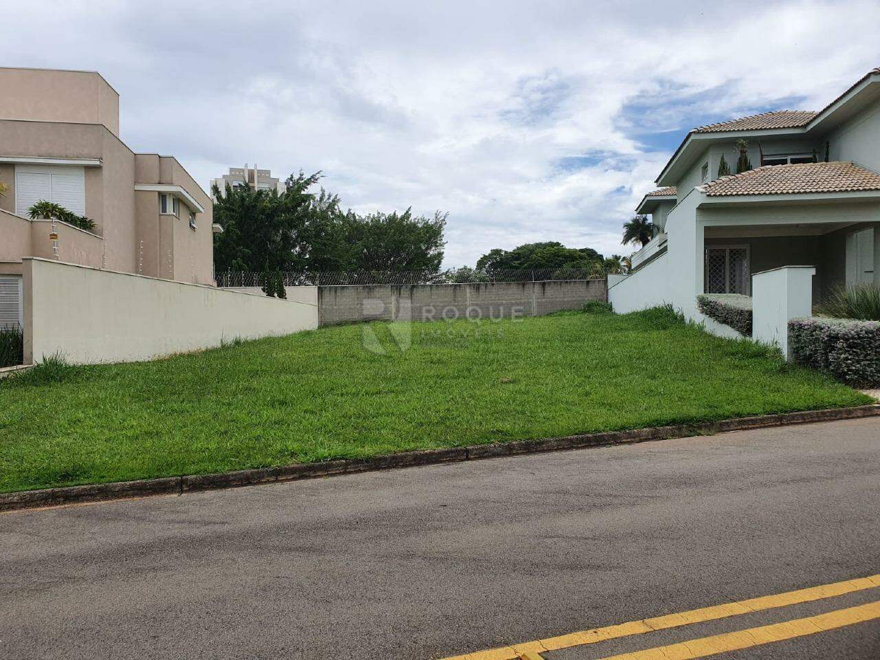 Terreno em condomínio à venda no bairro Ville de France: 