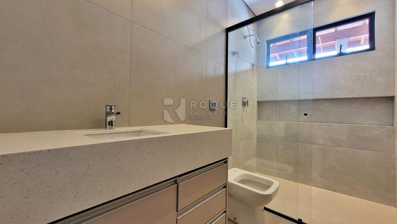 Casa em condomínio à venda no bairro Villa San Marino: BANHEIRO SUÍTE 2