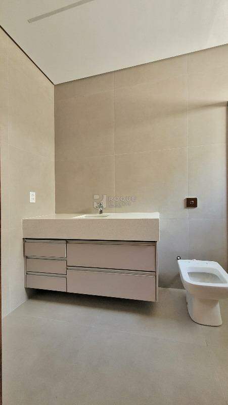 Casa em condomínio à venda no bairro Villa San Marino: BANHEIRO SUÍTE 1