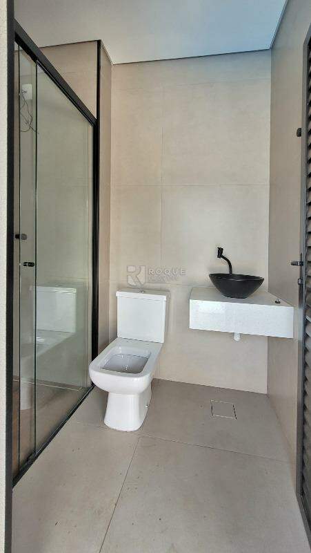 Casa em condomínio à venda no bairro Villa San Marino: BANHEIRO SOCIAL EXTERNO 