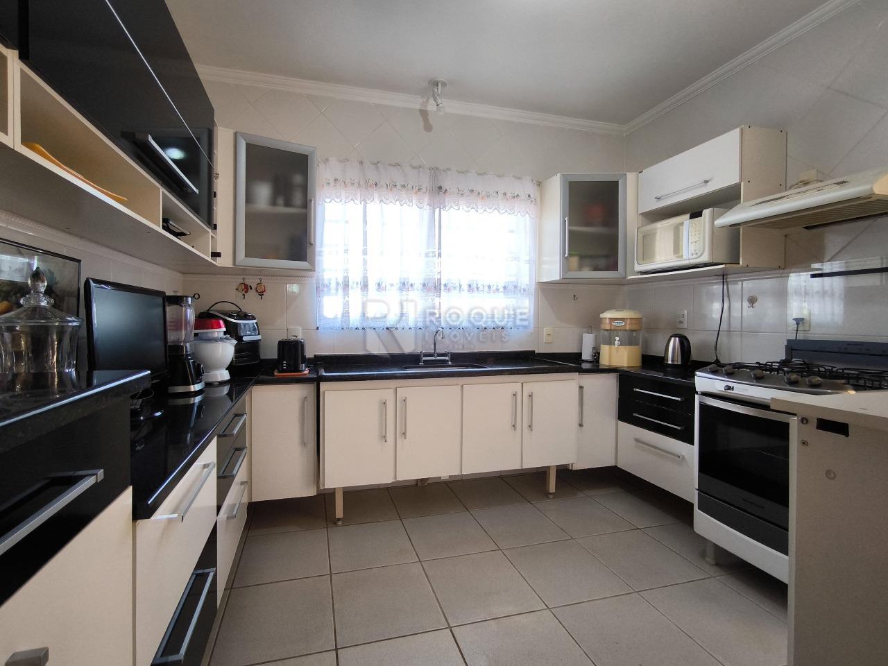 Casa em condomínio à venda no bairro Jardim Terras de Santa Elisa: COZINHA