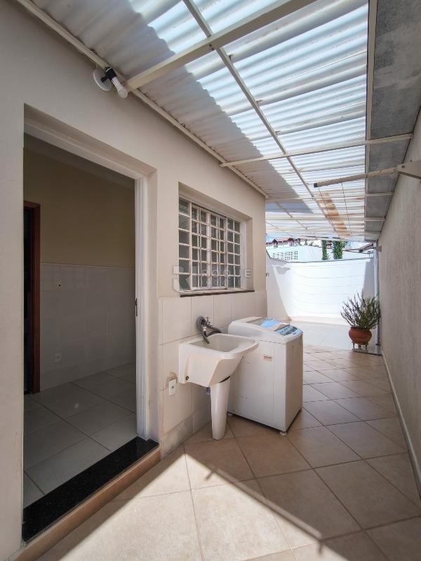 Casa em condomínio à venda no bairro Jardim Terras de Santa Elisa: LAVANDERIA