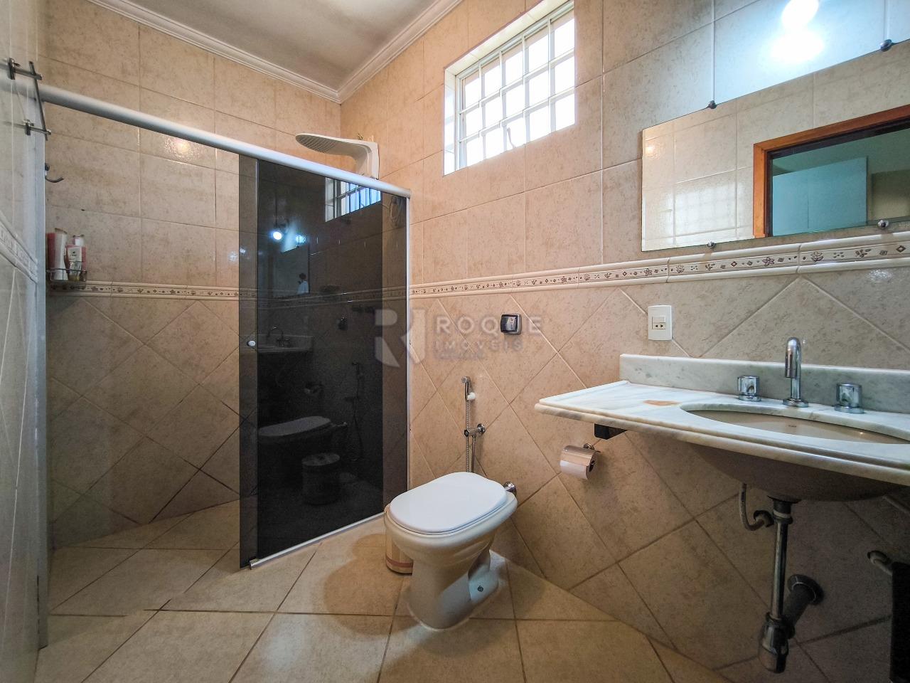 Casa em condomínio à venda no bairro Jardim Terras de Santa Elisa: WC SUÍTE