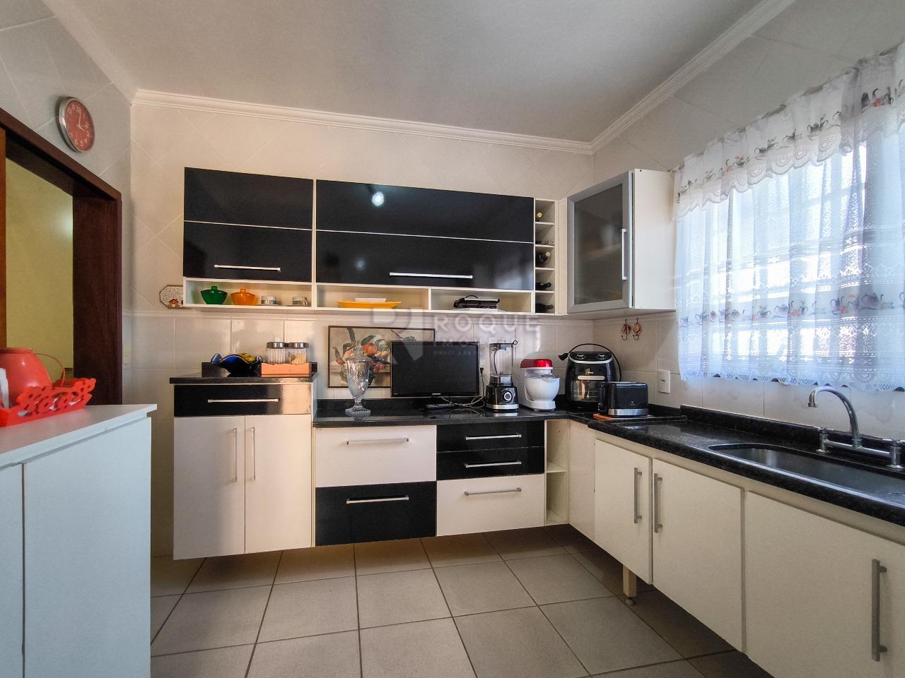 Casa em condomínio à venda no bairro Jardim Terras de Santa Elisa: COZINHA