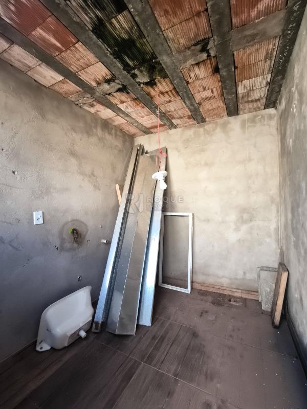 Casa Residencial à venda no bairro Geada: LAVANDERIA