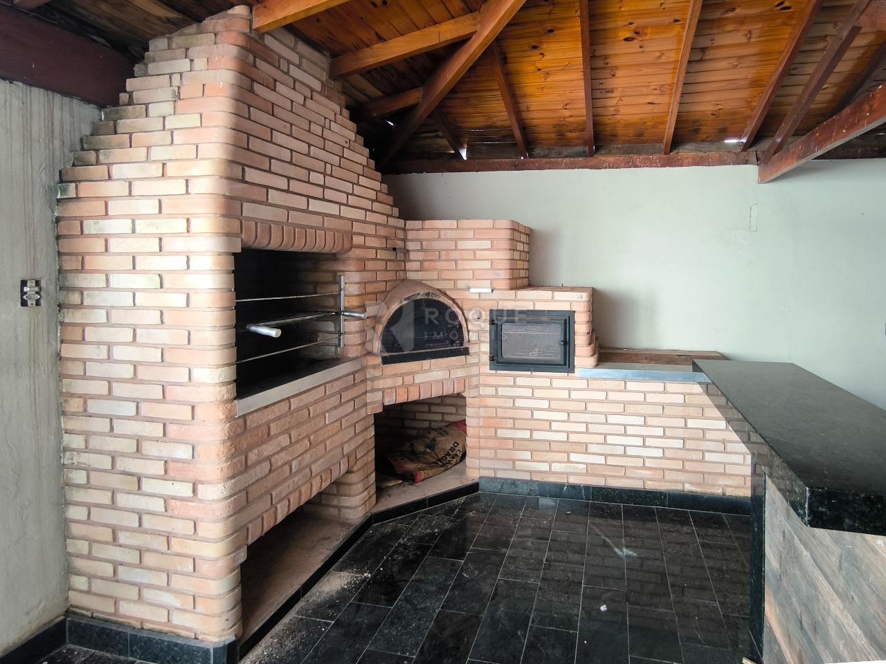 Casa Residencial à venda no bairro Geada: CHURRASQUEIRA