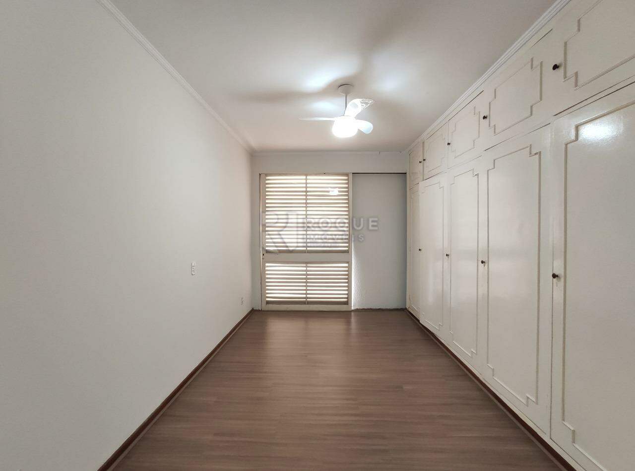 Apartamento para aluguel no bairro Centro: Dormitório 3 suíte