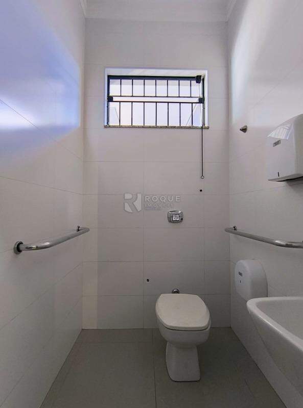 Salão para aluguel no bairro Jardim Maria Buchi Modeneis: Wc social 01