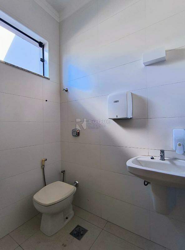 Salão para aluguel no bairro Jardim Maria Buchi Modeneis: Wc social 04