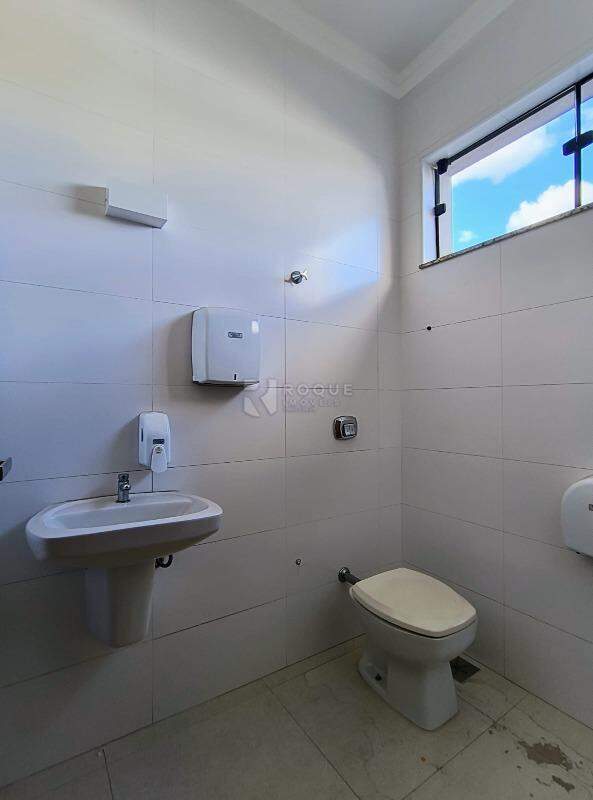 Salão para aluguel no bairro Jardim Maria Buchi Modeneis: Wc social 03