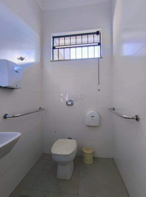 Salão para aluguel no bairro Jardim Maria Buchi Modeneis: Wc social 02