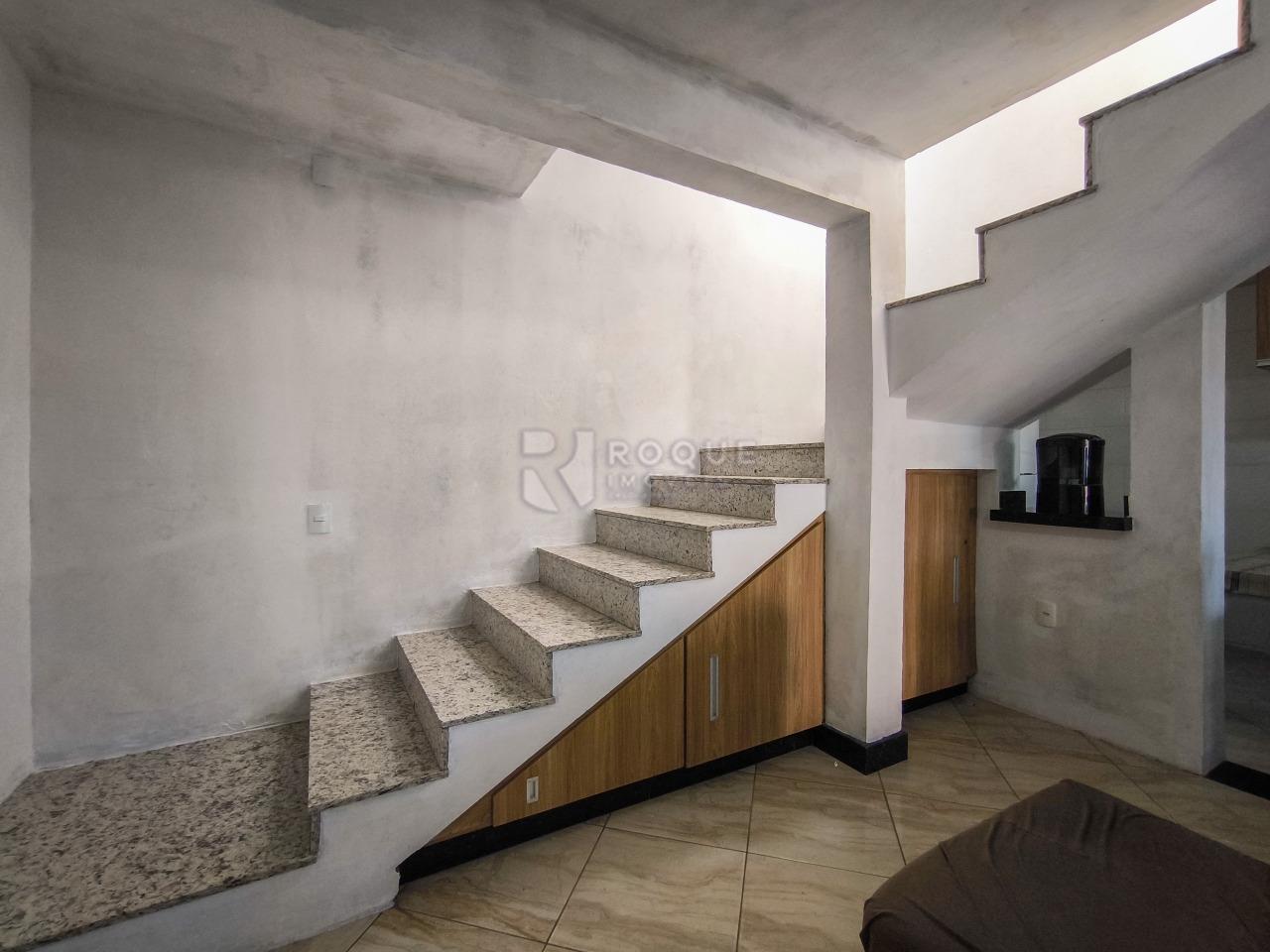 Casa Residencial à venda no bairro Jardim Lagoa Nova: ACESSO PISO SUPEROR