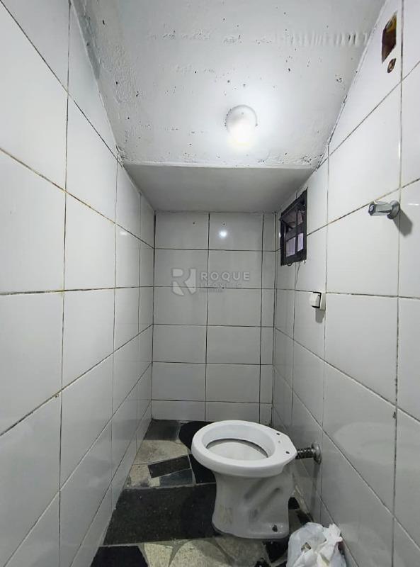 Salão para aluguel no bairro Parque Residencial Santa Eulália: Wc social 