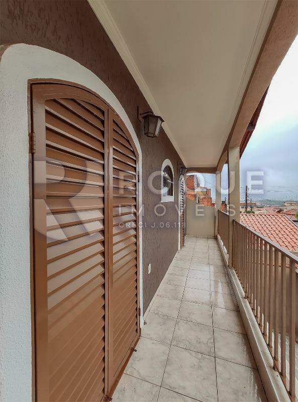 Casa Residencial à venda no bairro Jardim Gustavo Pecinini: Sacada 