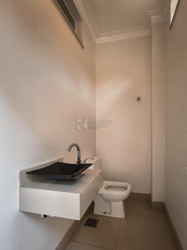 Casa em condomínio à venda no bairro Parque Residencial Roland: BANHEIRO ÁREA GOURMET