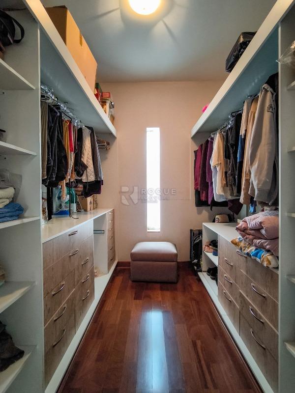 Casa em condomínio à venda no bairro Parque Residencial Roland: CLOSET SUÍTE