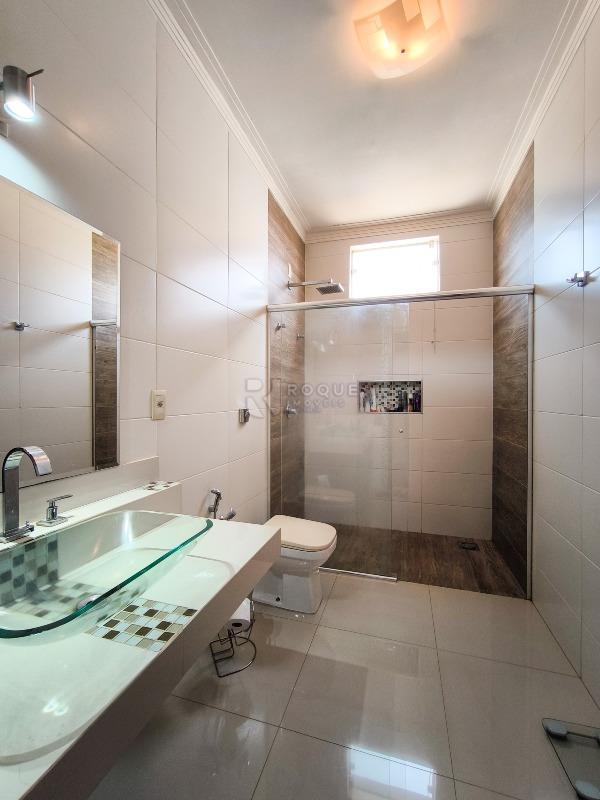 Casa em condomínio à venda no bairro Parque Residencial Roland: BANHEIRO SOCIAL