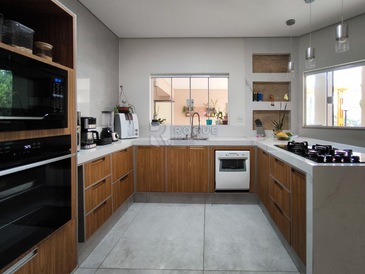 Casa em condomínio à venda no bairro Parque Residencial Roland: COOZINHA