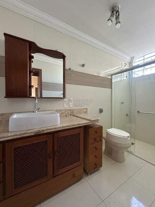 Casa Comercial para aluguel no bairro Cidade Jardim: WC suíte