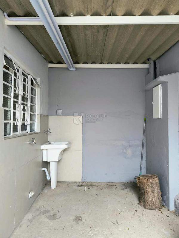 Casa Residencial para aluguel no bairro Vila Queiroz: Lavanderia