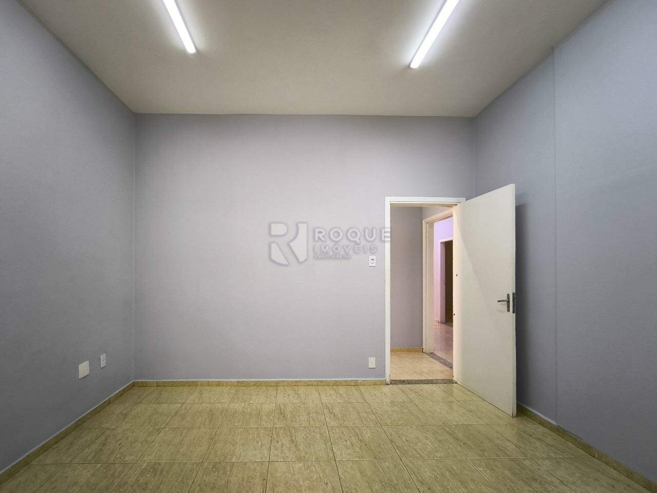 Casa Comercial à venda no bairro Centro: SUÍTE
