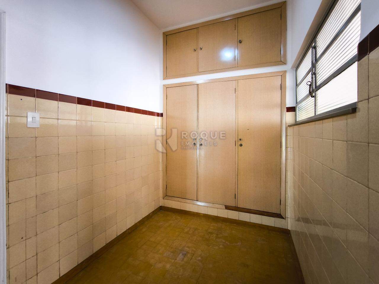 Casa Comercial à venda no bairro Centro: ÁREA DE SERVIÇO
