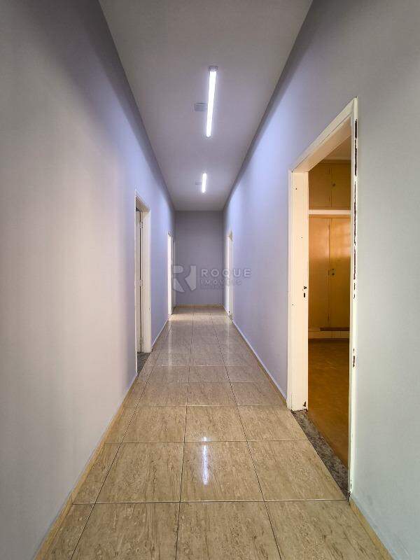 Casa Comercial à venda no bairro Centro: CORREDOR INTERNO