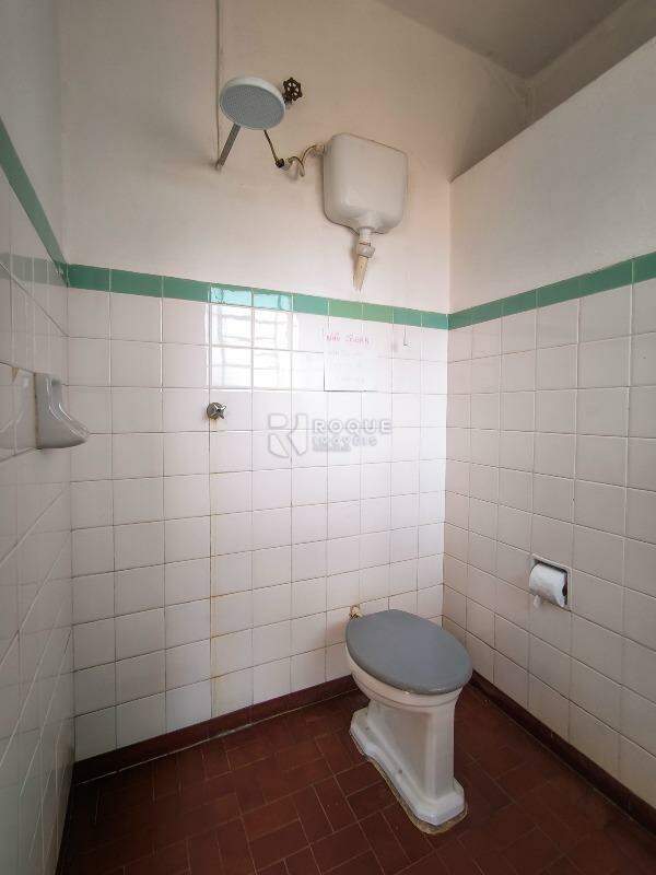 Casa Comercial à venda no bairro Centro: BANHEIRO SOCIAL