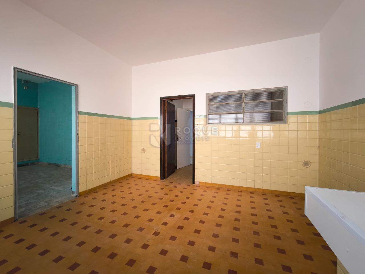 Casa Comercial à venda no bairro Centro: ÁREA DE SERVIÇO