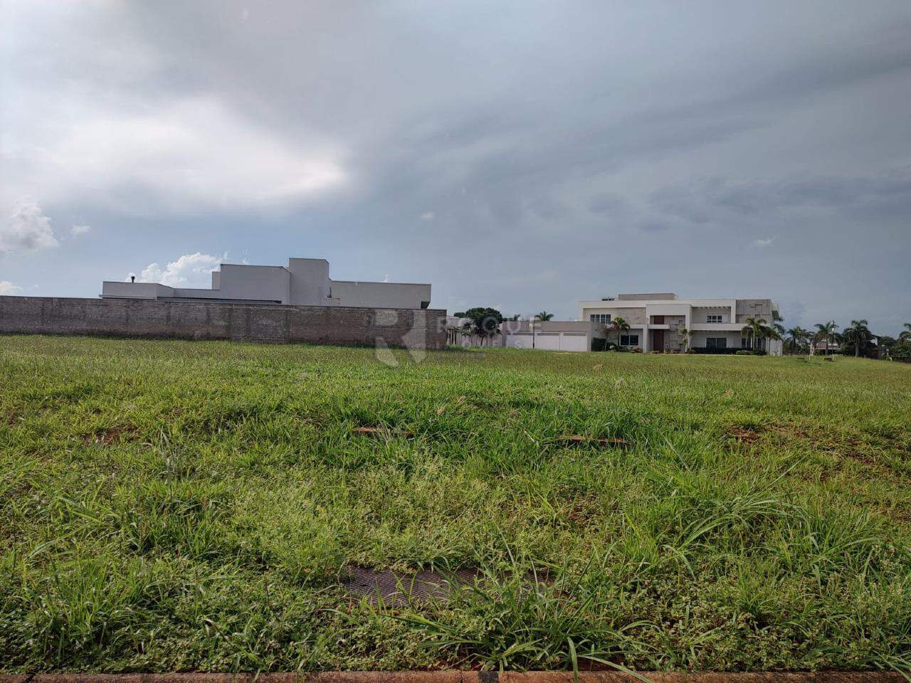 Terreno em condomínio à venda no bairro Residencial Lago Azul: 