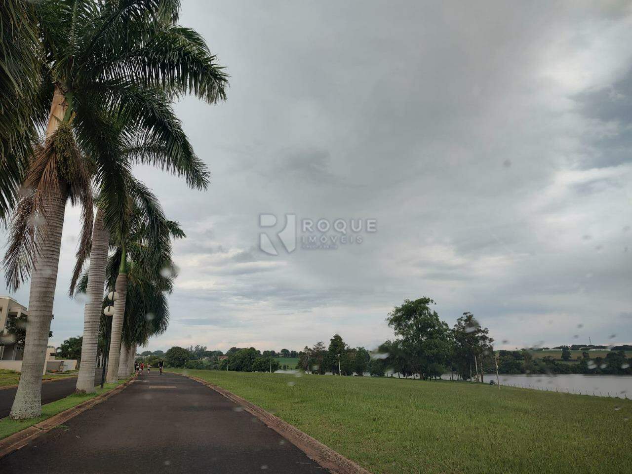 Terreno em condomínio à venda no bairro Residencial Lago Azul: 