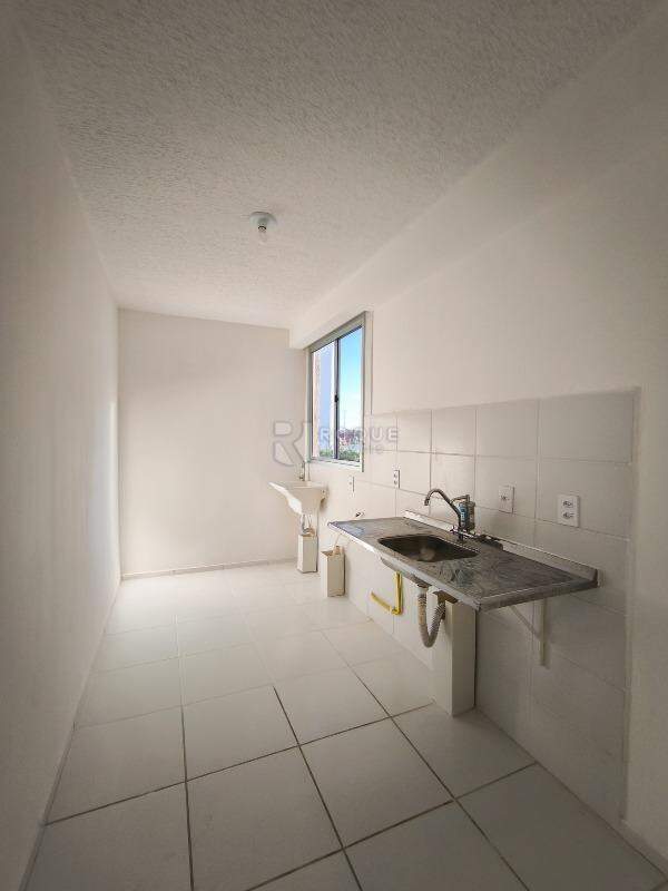 Apartamento à venda no bairro Parque Hippolyto: COZINHA