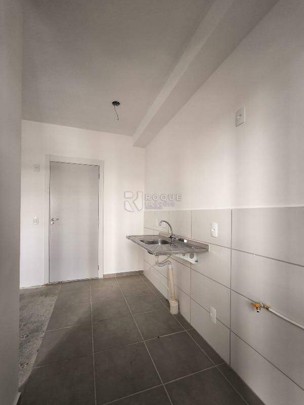 Apartamento à venda no bairro Jardim Esteves: COZINHA