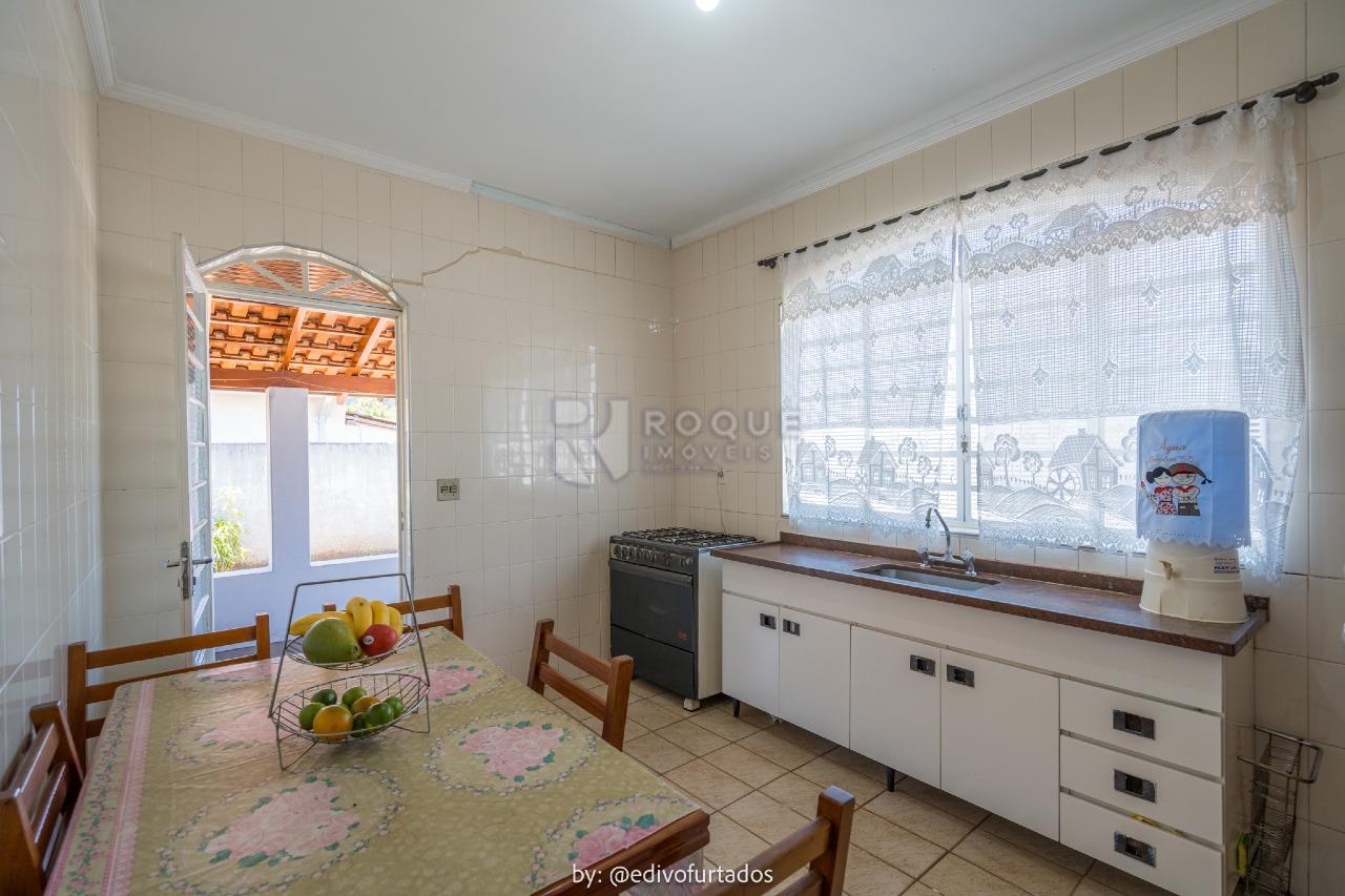 Casa Residencial à venda no bairro Jardim Nova Suiça: COZINHA