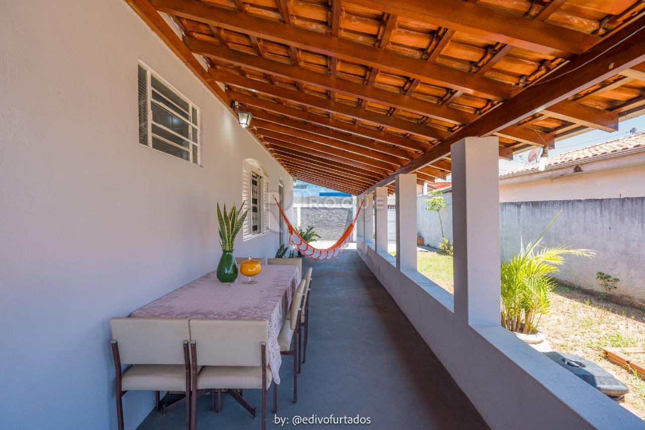 Casa Residencial à venda no bairro Jardim Nova Suiça: VARANDA