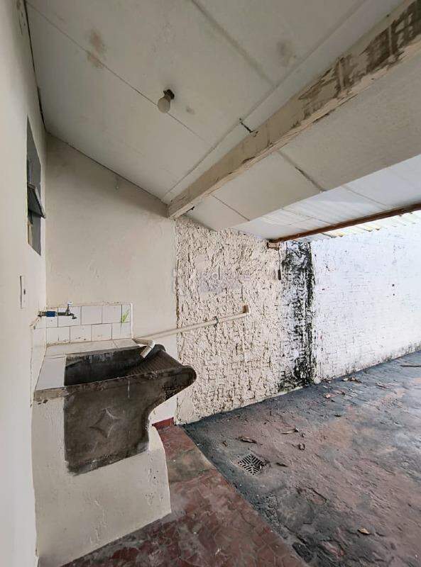 Casa Residencial para aluguel no bairro Vila Queiroz: Lavanderia