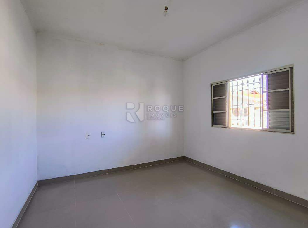 Casa Residencial para aluguel no bairro Vila Queiroz: Dormitório 01
