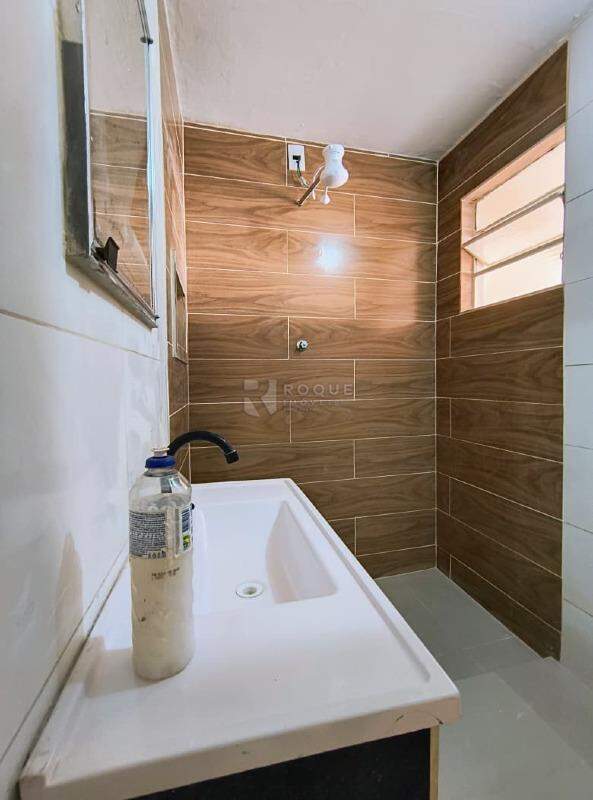 Casa Residencial para aluguel no bairro Vila Queiroz: Wc social 