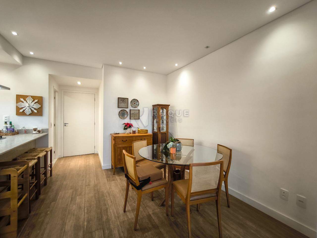 Apartamento à venda no bairro Vila Cristovam: SALA DE JANTAR