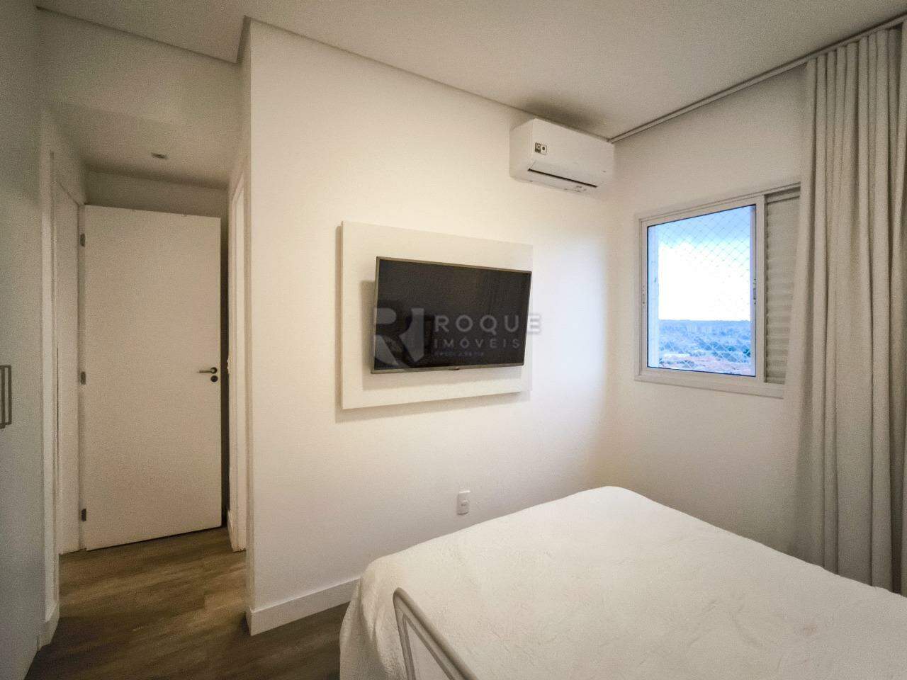 Apartamento à venda no bairro Vila Cristovam: SUÍTE