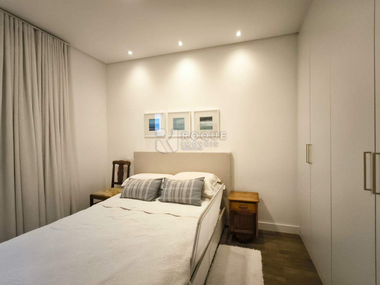 Apartamento à venda no bairro Vila Cristovam: SUÍTE